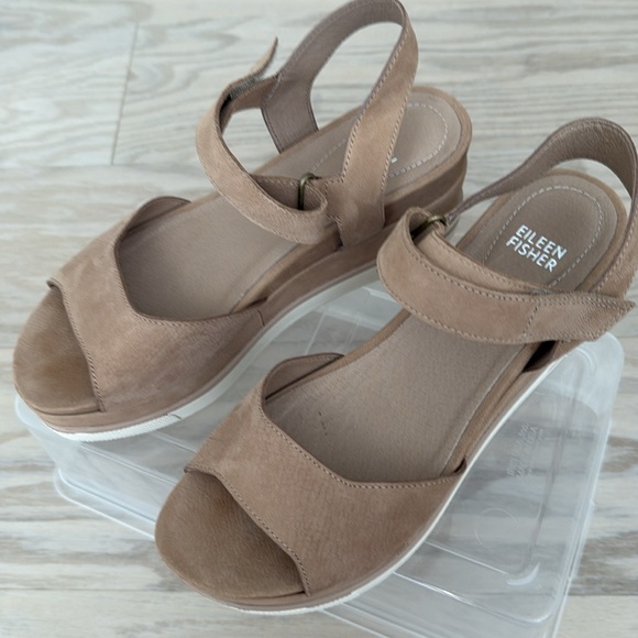 Eileen Fisher women’s Tan Wedge Sandals - Picture 2 of 5
